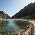 Ein seltener Anblick: Ein Wadi mit Oberfl&auml;chenwasser