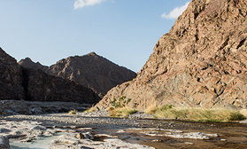 Farbige Pools im Wadi Abyad