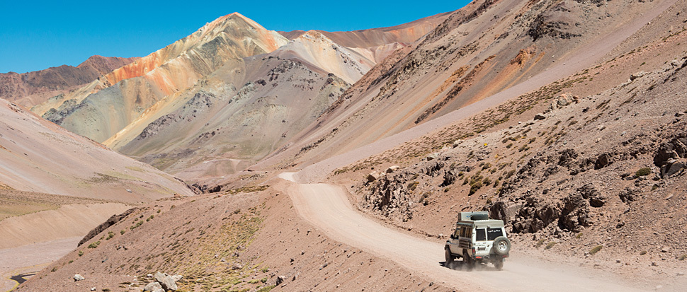 Farbige Berge am Agua Negra Pass auf der chilenischen Seite