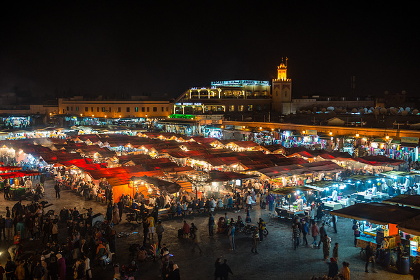 Blick auf die Garküchen in Marrakesch