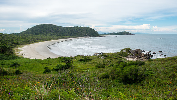 Malerischer Strand auf Ilha do Mel