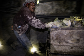 Harte, gefährliche Arbeit in der Silbermine bei Potosí