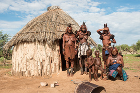 Zu Besuch im Himba-Dorf