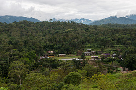 Siedlung im ecuadorianischen Amazonas