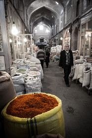 Gewürzhändler im Basar von Tabriz