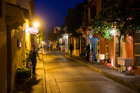 Nachtleben in den Gassen von Cartagena