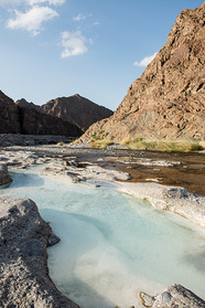 Farbige Pools im Wadi Abyad