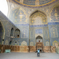 Die hohe Kuppel der Shah Moschee in Esfahan. Ein Schnippen direkt unter der Kuppel l&ouml;st ein siebenfaches Echo aus.
