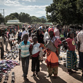 Ein gesch&auml;ftiger Markt in Mosambik