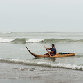 Fischer auf dem traditionellen Schilfboot bei Huanchaco