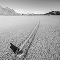 Wandernde Steine auf dem &quot;Racetrack&quot; im Death Valley